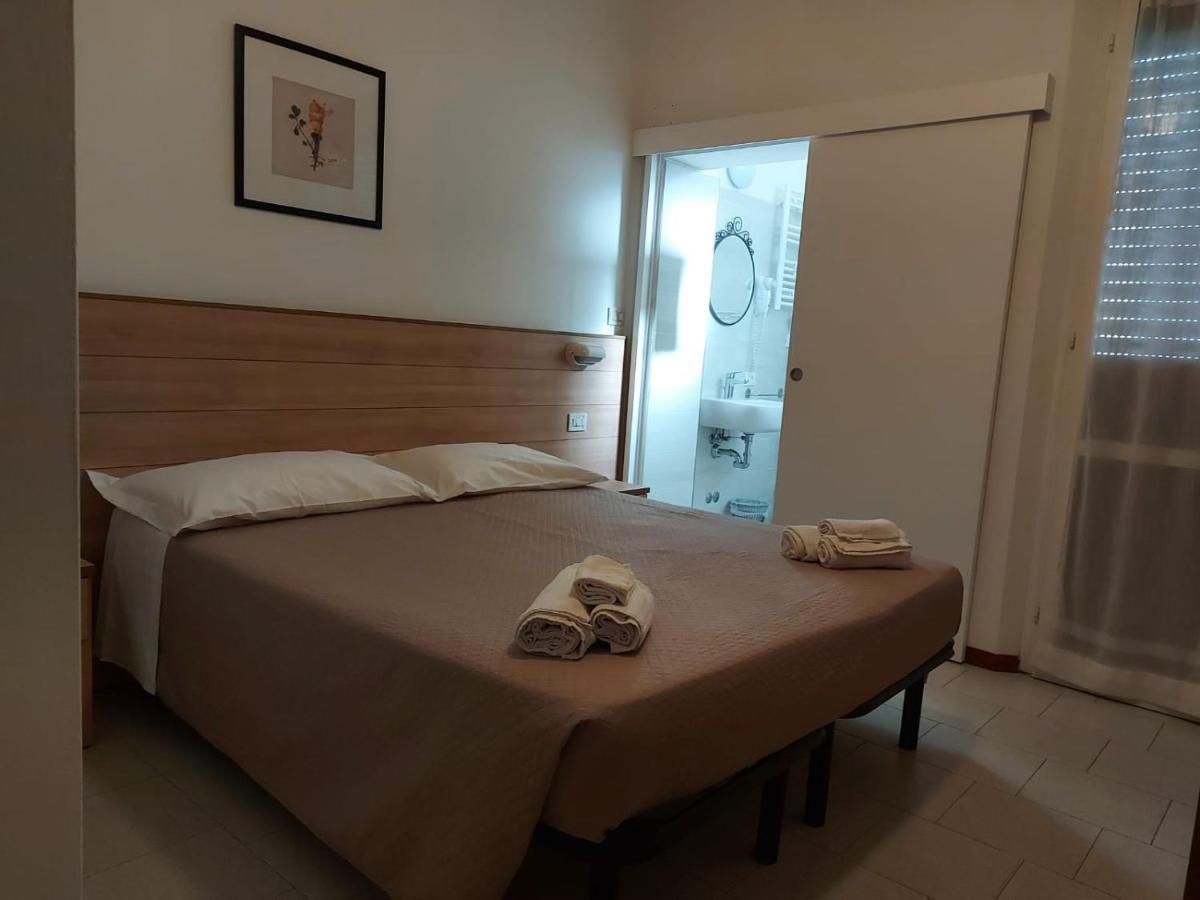 Hotel Brezza Rimini Esterno foto