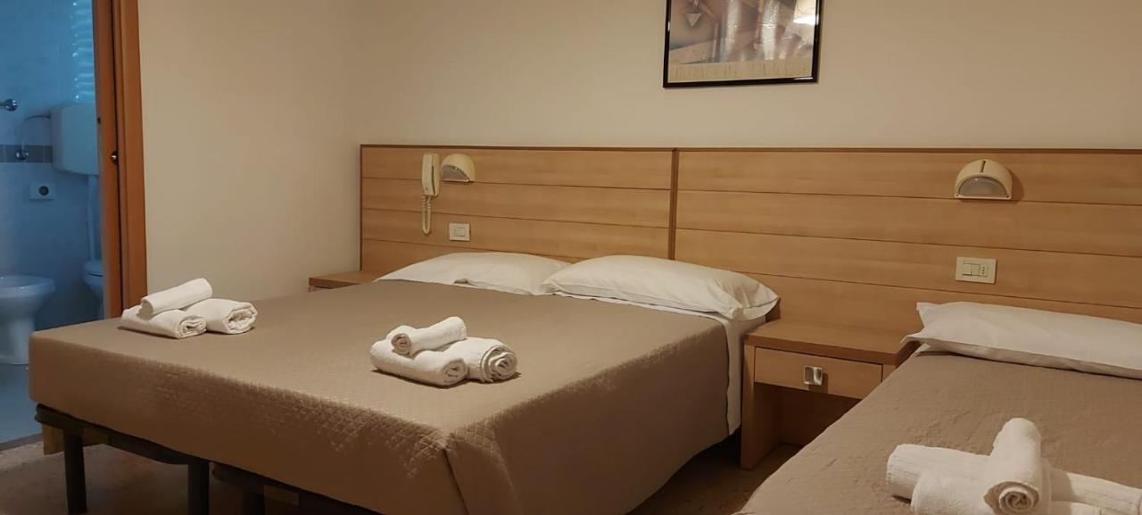 Hotel Brezza Rimini Esterno foto