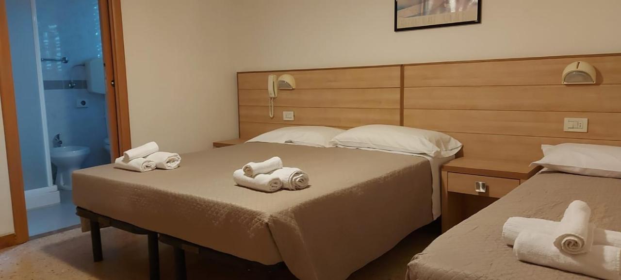 Hotel Brezza Rimini Esterno foto