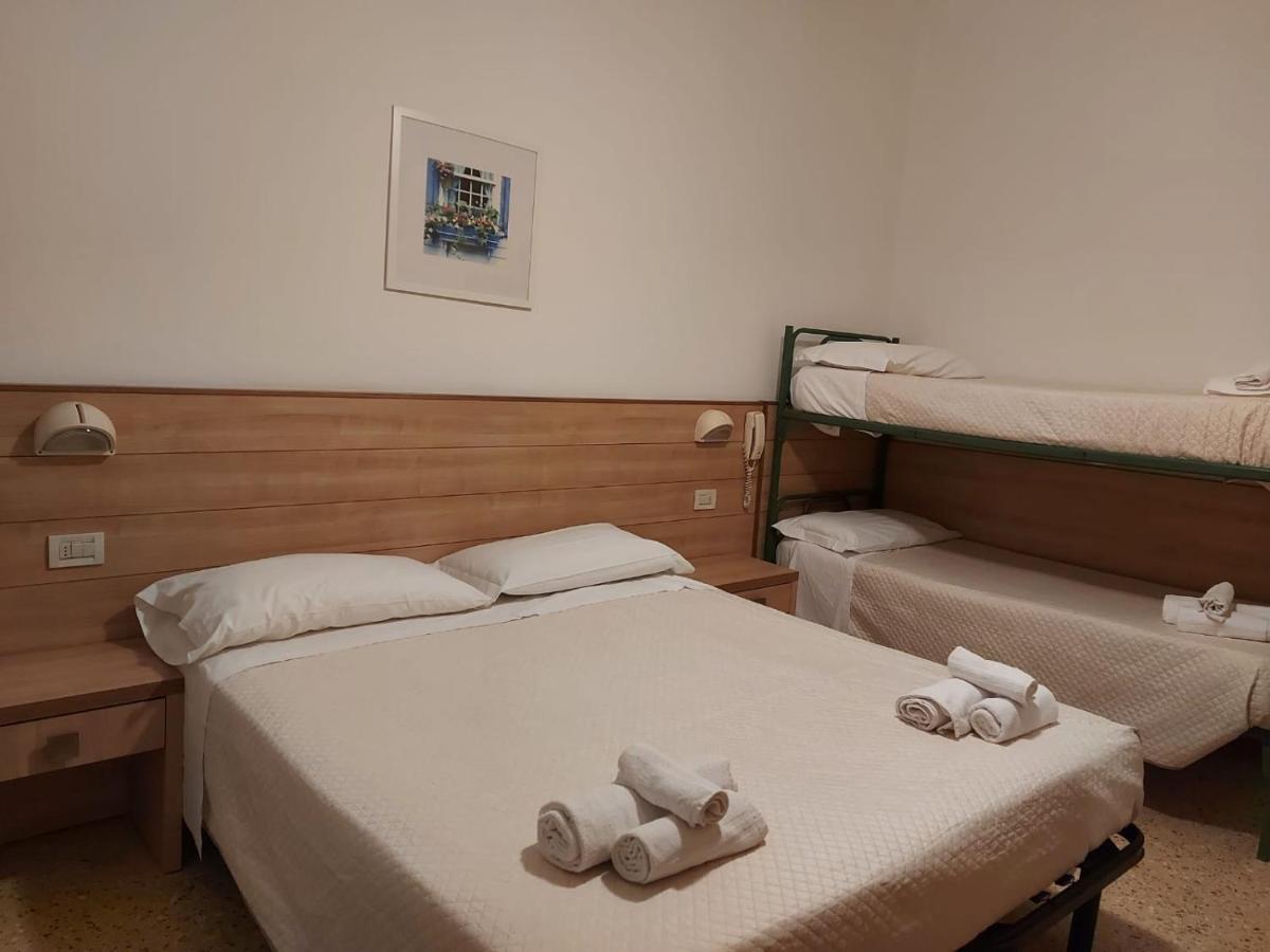 Hotel Brezza Rimini Esterno foto