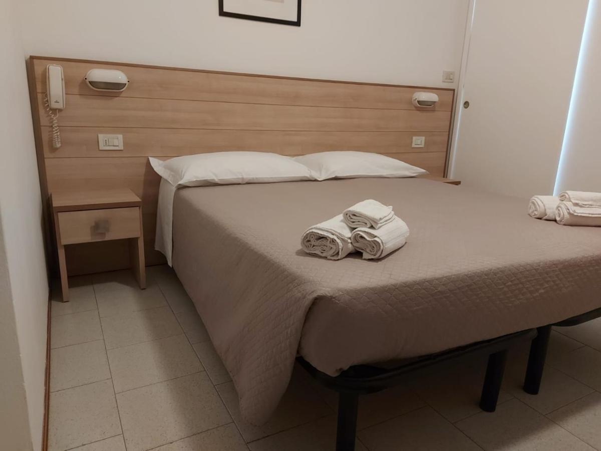Hotel Brezza Rimini Esterno foto