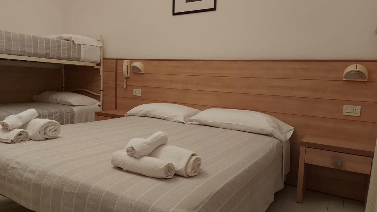 Hotel Brezza Rimini Esterno foto