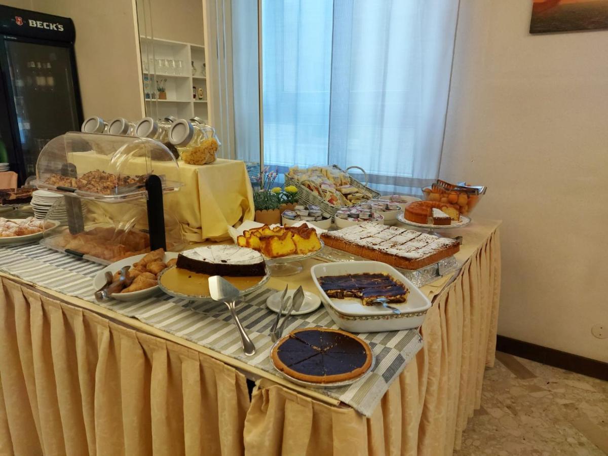 Hotel Brezza Rimini Esterno foto