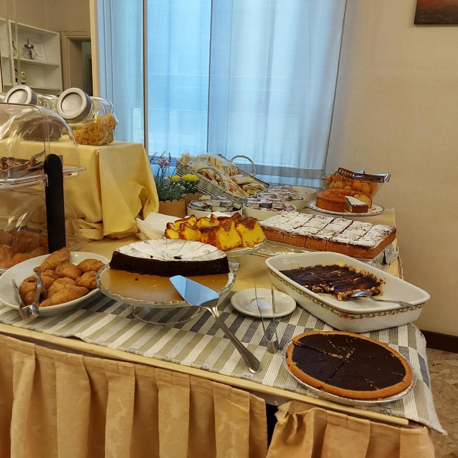 Hotel Brezza Rimini Esterno foto