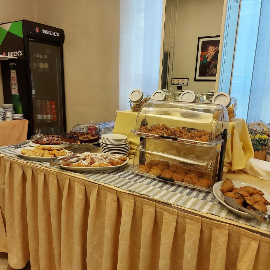 Hotel Brezza Rimini Esterno foto