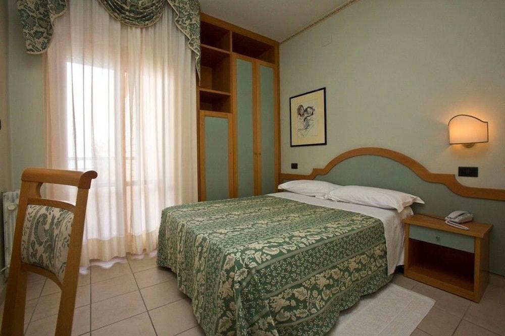 Hotel Brezza Rimini Esterno foto