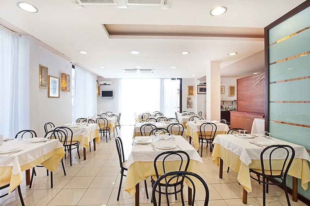 Hotel Brezza Rimini Esterno foto