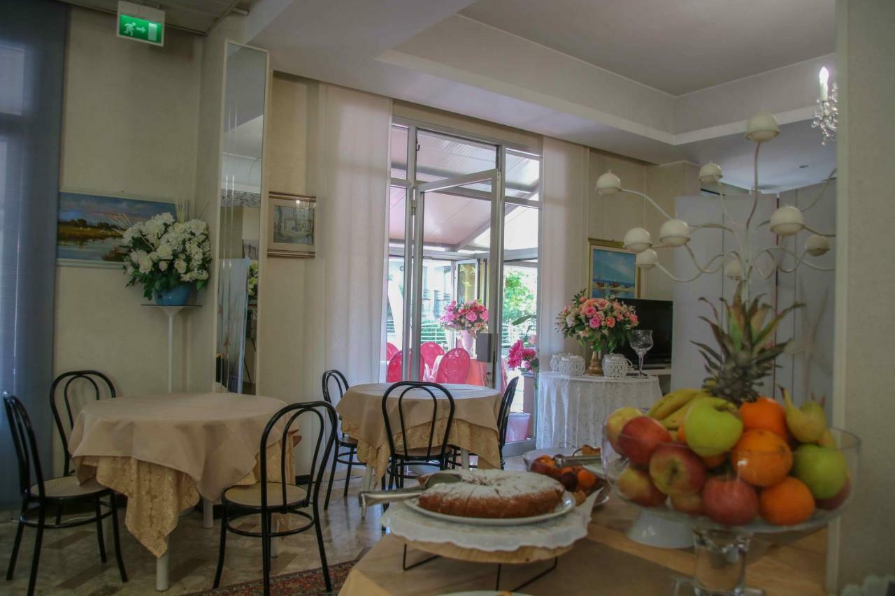 Hotel Brezza Rimini Esterno foto