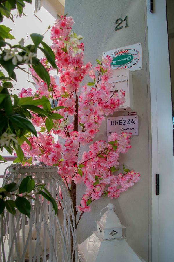 Hotel Brezza Rimini Esterno foto